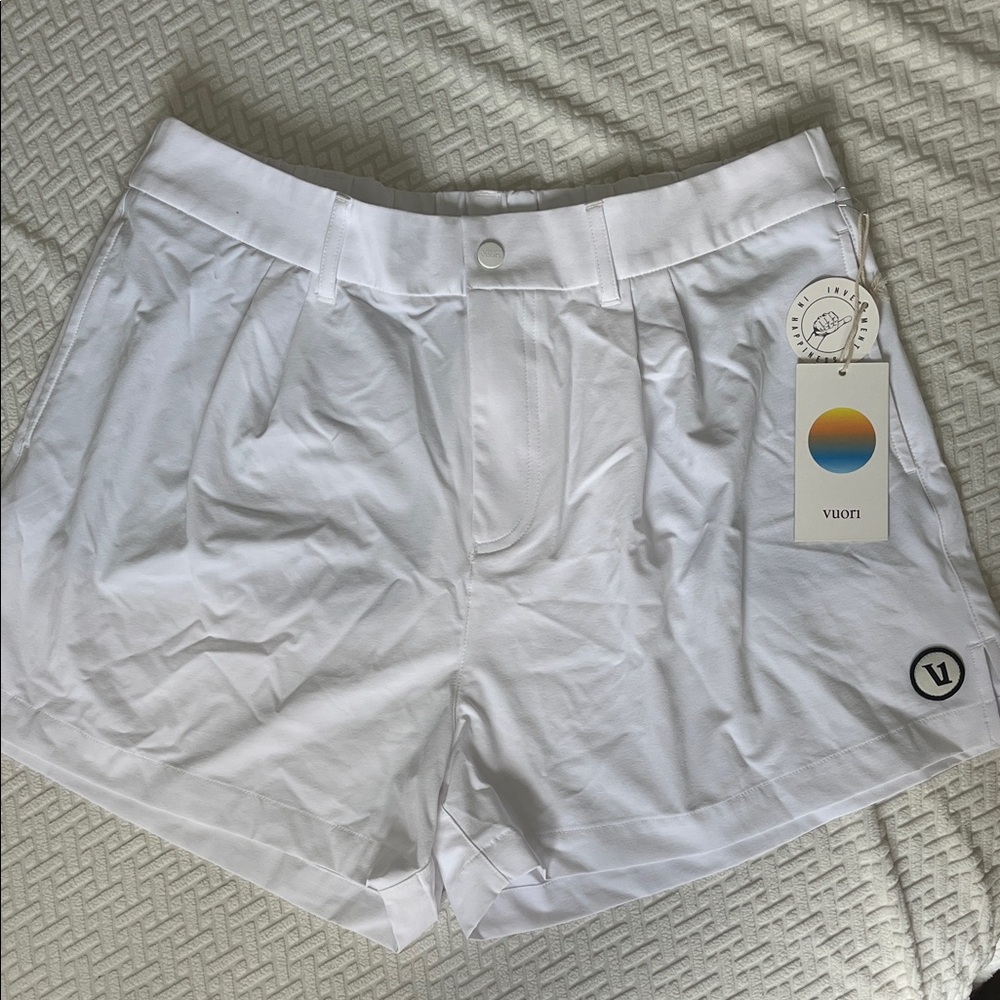 Vuori White Solar Performance Athletic Shorts, new - Picture 1 of 7